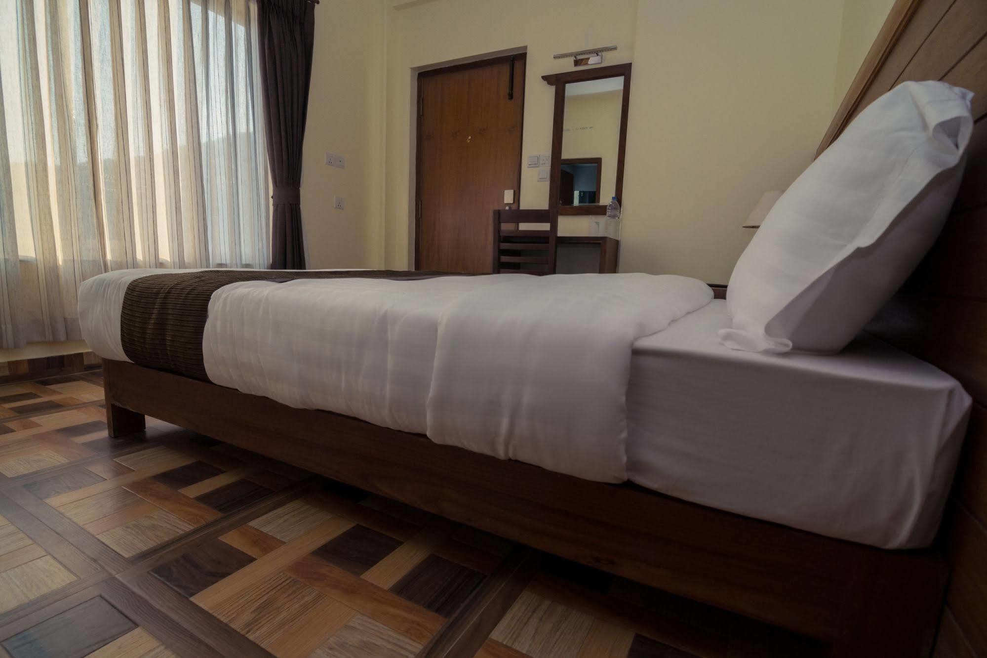 Hotel Mountain View - Lakeside Pokhara Exterior photo